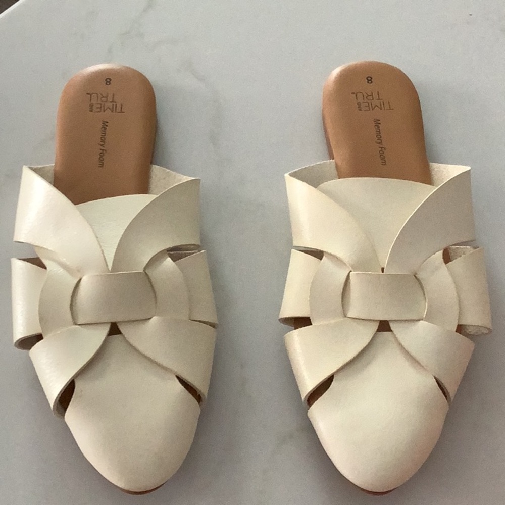 Cream flat slides